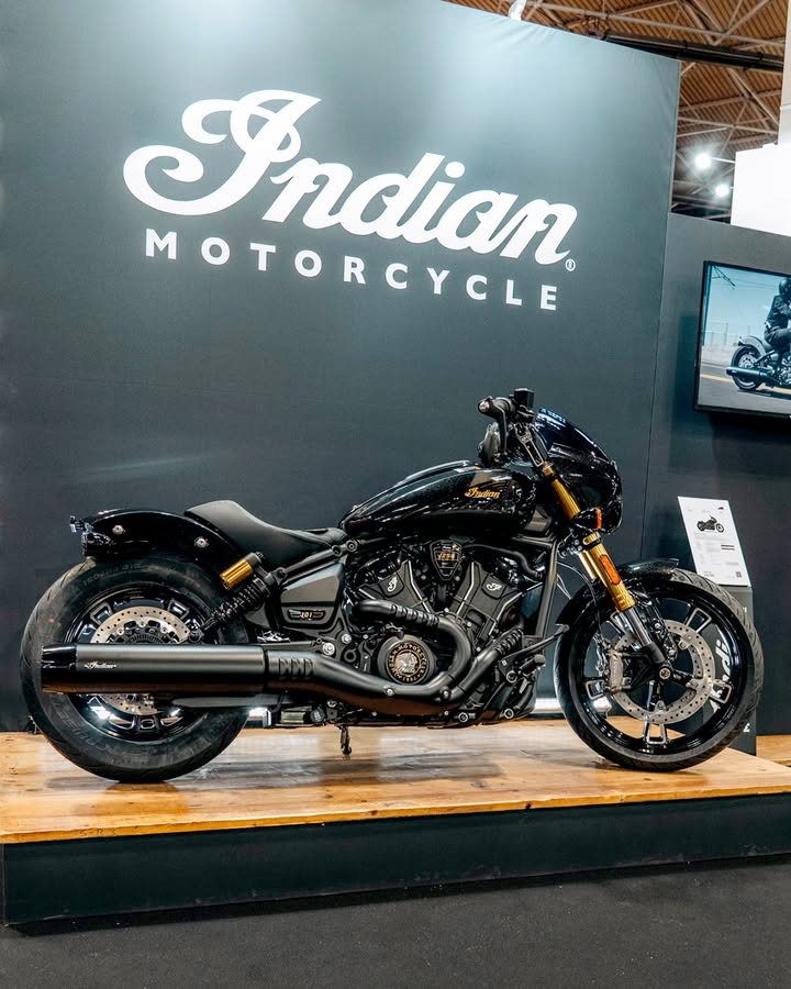 Vorschaubild für Post - Schaut gerne bald mal vorbei, um die 101 Scout in den spektakulären neuen Lackierungen Black Crystal und Super Graphite zu sehen. #indianmotorcycle