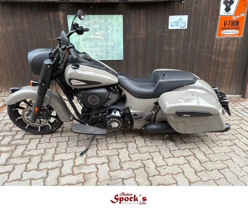 Vorschaubild für Post - Gebraucht: Indian Springfield Dark Horse 2023

Hubraum: 1890 ccm
Leistung: 65 KW (88 PS)
Erstzulassung: 10. 2024
Kilometer: 1620 km
Farbe: Quartz Grey 

Eine wünderschöne gepflegte Springfield Dark Horse, kommt vorbei und seht sie euch an... 

Preis in Österreich: € 27500.-
Nähere Infos unter: +43 664 3073413

#indianmotorcycle #spocksmotorcycles #indiantulln #spock #indianmotorcycleworld  #gebrauchtmotorräder #willhaben #zuverkaufen #gebraucht #gebrauchtkaufen #gebrauchtfahrzeuge #gebrauchtwagenhandel #verkaufenlernen

Mehr Infos zum Bike:
www.indian-tulln.at
www.spocks-motorcycles.at