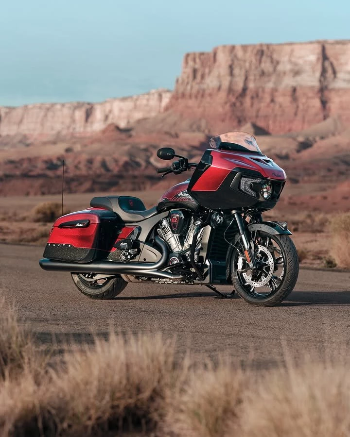 Vorschaubild für Post - Nach der Chief Vintage und der Scout Bobber, hier unser drittes Bike aus der 125th Anniversary Edition: die Indian Challenger.
Angetrieben vom flüssigkeitsgekühlten PowerPlus 112-Motor, mit einer am Fahrgestell montierten Verkleidung, schwarzen Oberflächen und handgemalten Details zum 125-jährigen Jubiläum. Schaut bei uns im Store vorbei!
#indianmotorcycle