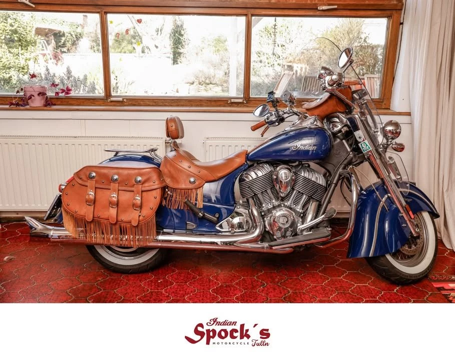Vorschaubild für Post - Gebraucht: Indian  Chief Vintage

Hubraum: 1811 ccm
Leistung: 55 KW (75 PS)
Erstzulassung: 03. 2014
Kilometer: 22414 km
Farbe: Springfield Blue

Eine wunderschöne gepflegte Vintage im klassischen Style und einiges an Zubehör, wie z.B.: Windschildtasche, Sturzbügel, Auspuff mit Fishtail, Solositz mit Rückenlehne, Gepäckträger, Lautsprecher und Weißwandreifen.

Kommt vorbei und seht sie euch an...

Preis in Österreich: € 23900.-
Nähere Infos unter: +43 664 3073413

#indianmotorcycle #spocksmotorcycles #indiantulln #spock #indianmotorcycleworld  #gebrauchtmotorräder #willhaben #zuverkaufen #gebraucht #gebrauchtkaufen #gebrauchtfahrzeuge #gebrauchtwagenhandel #verkaufenlernen

Mehr Infos zum Bike:
www.indian-tulln.at
www.spocks-motorcycles.at