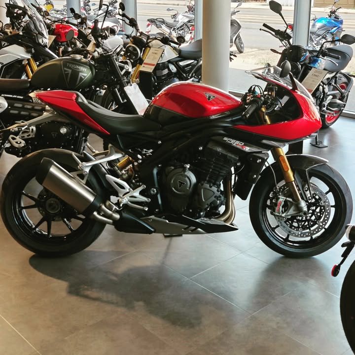 Vorschaubild für Post - Wir sagen Baba zu unserer letzten Triumph Speed Triple 1200 RR ✋
Wir werden diese einzigartige und atemberaubende Optik vermissen, ein richtiger Gentleman-Racer 🏍️
.
.
.
#triumphwiennord #ilmoto #officialtriumph #triumphmotorcycles #triumphspeedtriple #speedtriple1200rr