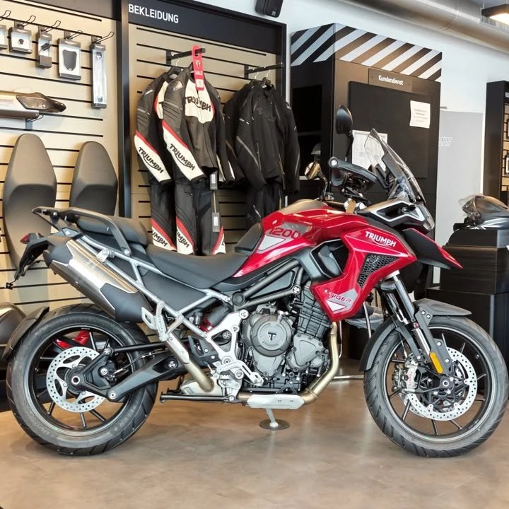 Vorschaubild für Post - Neue Tiger gefällig?
Noch bis zum 31.10.2025 könnt ihr euch 2000€ beim Kauf aller Tiger 1200 Varianten sparen! Die 900€ Promoaktion für die Tiger 900 GT Pro läuft ebenfalls an diesem Tag aus.
Tiger 900 GT sowie Rally Pro sind noch bis 31.12.2025 vergünstigt!
Wendet euch für ein individuelles Angebot an verkauf@ilmoto.at
.
.
.
#officialtriumph #triumphmotorcycles #triumphtiger #tiger900 #tiger1200 #ilmoto #triumphwiennord