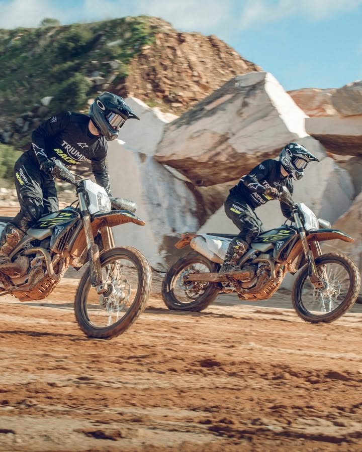 Vorschaubild für Post - Die besten Fahrten sind die, die man mit anderen teilt. 
Unsere neue Enduro-Reihe ist für alles gemacht. Abenteuer sind besser, wenn man gemeinsam unterwegs ist.
https://www.triumphmotorcycles.at/bikes/off-road/enduro
