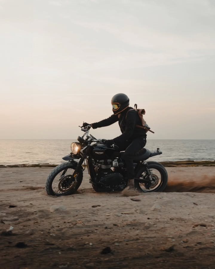 Vorschaubild für Post - Eine Scrambler 900 in ihrer natürlichen Umgebung - sie gedeiht im Dreck!
 📸: Husein Marey