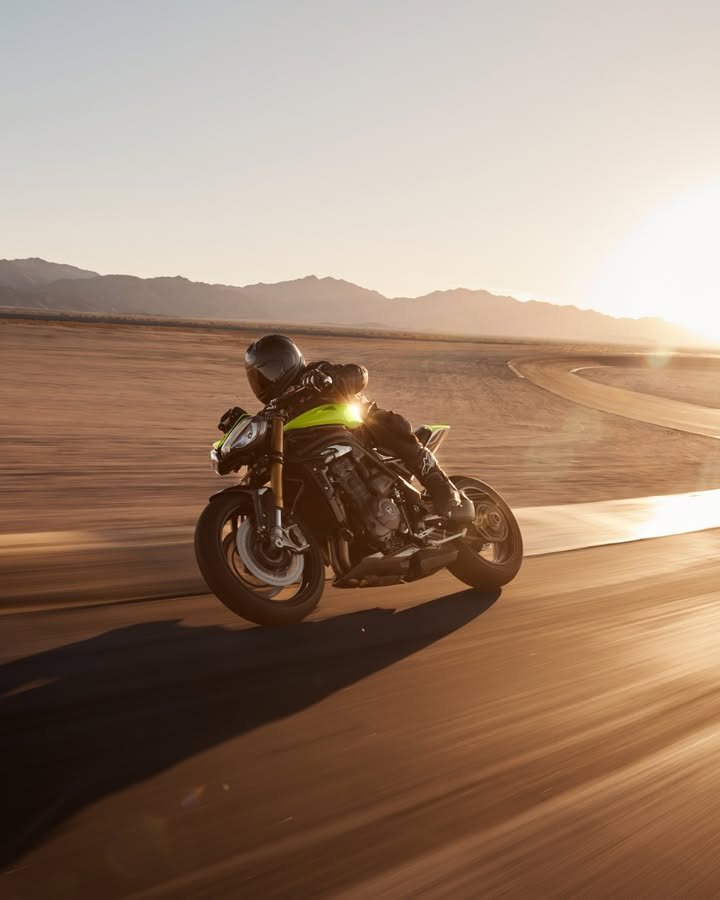 Vorschaubild für Post - Gebaut, um zu begeistern 💥
Die Limited Edition der Speed Triple 1200 RX wurde für den ultimativen Einsatz auf der Rennstrecke verfeinert und bietet mehr Leistung, rennorientierte Ergonomie und hochwertige Komponenten - alles in einem exklusiven Limited-Edition-Paket. 
Entdecke das Motorrad: 
https://www.triumphmotorcycles.at/bikes/roadsters/speed-triple