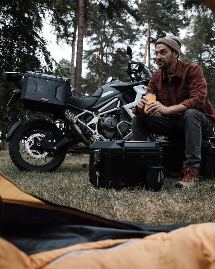 Vorschaubild für Post - Das Abenteuer wartet auf Sie. Packen Sie alles, was Sie brauchen, mit dem Original-Gepäckzubehör von Triumph für Ihre Tiger 1200. Langlebig, stilvoll und perfekt passend, damit Sie weiter fahren können, wohin auch immer Ihre Reise Sie führt.
Konfigurieren Sie Ihr Modell: https://www.triumphmotorcycles.at/bikes/adventure/tiger-1200