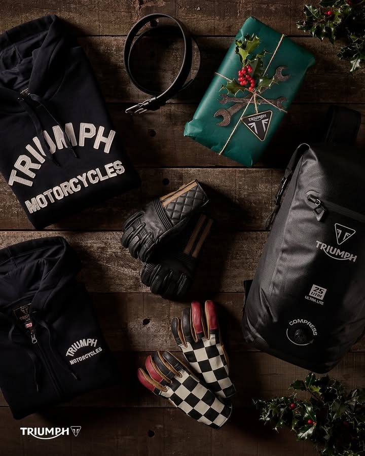 Vorschaubild für Post - Wie du einen Triumph-Fan glücklich machst? Wir hätten da ein paar Ideen... 🎁
Entdecke jetzt jede Menge Bekleidung, Zubehör und Merchandise bei deinem Triumph-Händler.
Bis zum 24.12. profitierst du sogar noch von den Angeboten unserer Black Weeks!
🔗 Jetzt Händler in deiner Nähe finden:
https://www.triumphmotorcycles.at/dealers/dealer-search