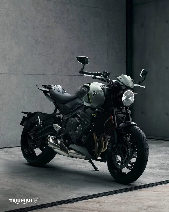 Vorschaubild für Post - Definitiv keine "graue Maus". 👌⁣
Wie gefällt euch die neue Trident 660 in Stone Grey?⁣
⁣
🔗 Jetzt online konfigurieren: 
https://www.triumphmotorcycles.at/configure/bikes/family/b518e2fe-af08-4b3d-b664-dde0db2e3445