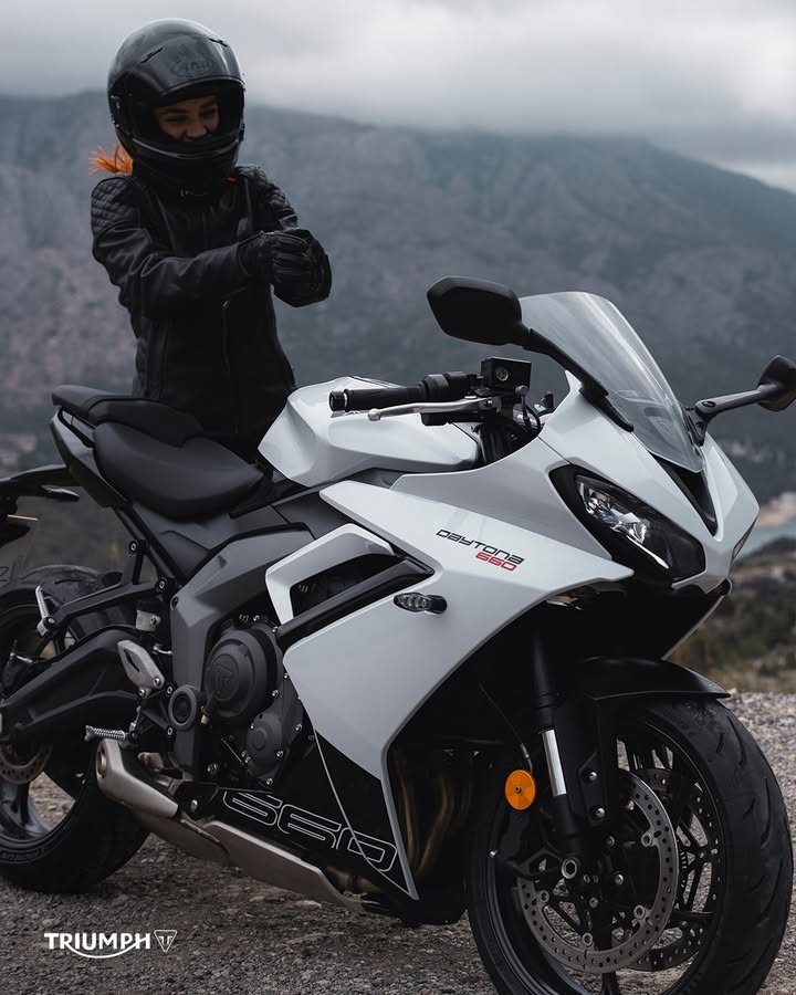 Vorschaubild für Post - Gas geben. Grinsen. Wiederholen. 👌
Erlebe die Daytona 660 selbst bei einer Probefahrt und sichere dir noch bis 30.09.2025 660 € Kundenvorteil!*
>> https://www.triumph-gera.de <<
*Angebotsdetails siehe Webseite
