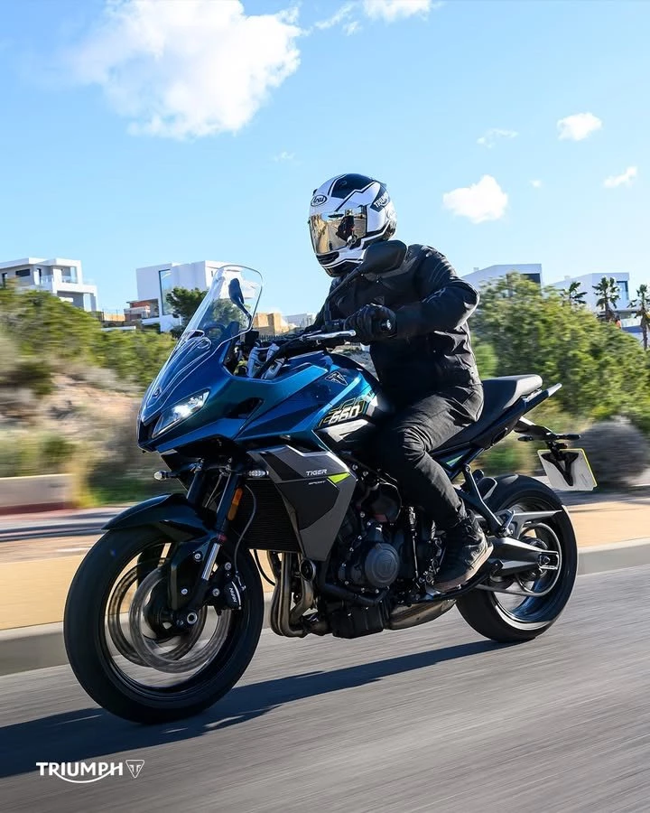 Vorschaubild für Post - Begeisternde Agilität in der Stadt und verbesserte Touring-Qualitäten: So wird JEDE Fahrt mit der neuen Tiger Sport 660 zum absoluten Genuss. 👌

Lerne sie jetzt bei uns im Showroom kennen!
>> https://www.triumph-gera.de <<