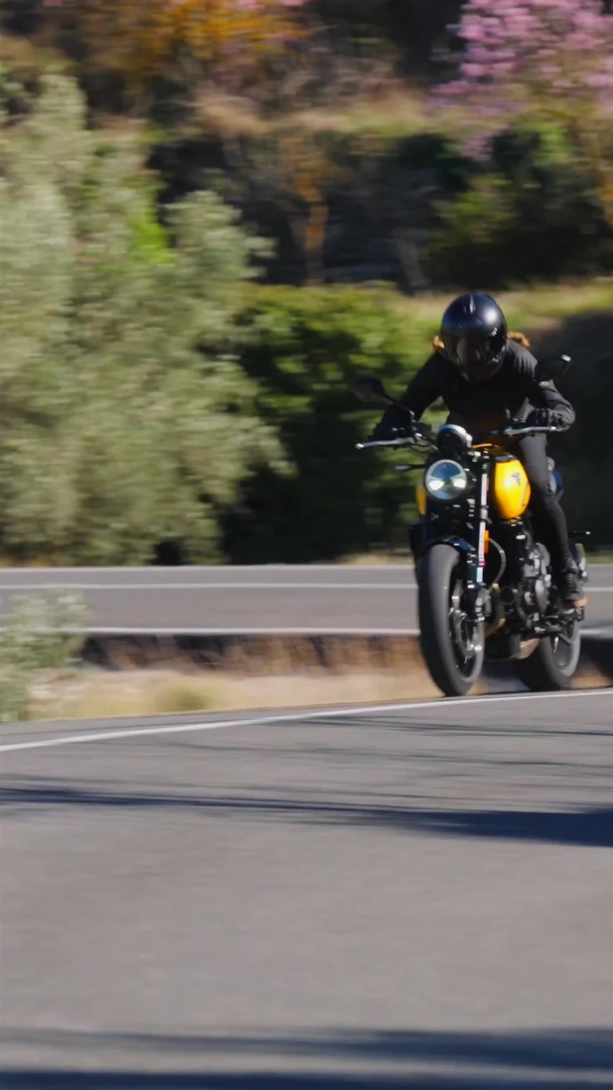 Vorschaubild für Post - Diesen Sommer braucht's nur eins für puren Fahrspaß: 
Die RICHTIGEN zwei Räder. 👌 

Erlebe die neue Trident 660, jetzt bei uns bestellbar!
🔗 www.triumph-gera.de