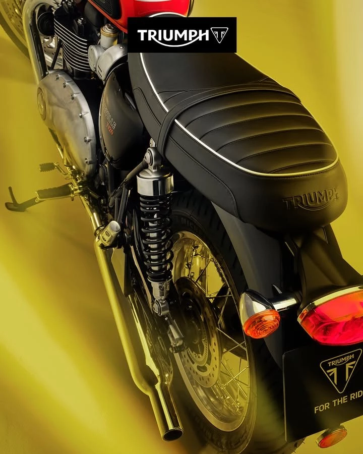 Vorschaubild für Post - 🏍️✨ Fun Fact Friday – Triumph Edition! ✨🏍️

Wusstest du, dass Triumph eines der wenigen Motorradunternehmen ist, das eigene Motorgeräusche akustisch „designed“?�

Beim Entwickeln neuer Modelle sitzt ein Team zusammen und feintuned den typischen Triumph-Klang, damit er immer diesen unverwechselbaren, satten „Brit-Sound“ hat. 🔊🇬🇧

Heißt: Der Triumph-Sound ist kein Zufall – er ist echte Ingenieurskunst fürs Ohr. 😎🔥

#triumph #triumphmotorcycles #triumphofficial #triumphdeutschland #triumphmotorrad #triumphfans #sounddesign