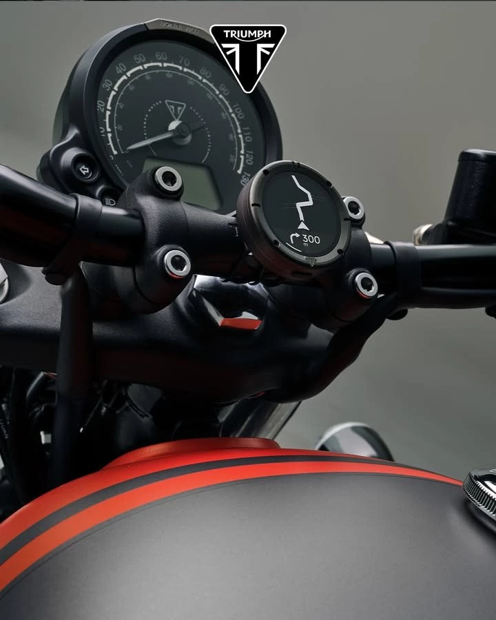 Vorschaubild für Post - Planst du deine Touren oder fährst du spontan los? 

Mit unserem Triumph Beeline Moto II Navigationsgerät weißt du immer wohin. Das moderne, schlichte Design fügt sich fließend in das Gesamtbild ein. 

Mit verbesserten Funktionen ist dieses überarbeitete und intuitive System größer, heller und intelligenter als je zuvor!

#triumphmotorcycle #bikerlife #triumphdeutschland #beelinemoto2 #bikernavi