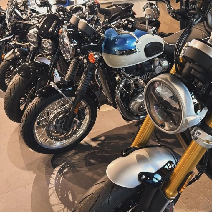 Vorschaubild für Post - Die Sonne scheint also heißt es Probefahren 😎. Buche jetzt deinen Termin mit deiner Traum Triumph bei uns🤙

Dein EGGIMOTO Team erwartet dich😉