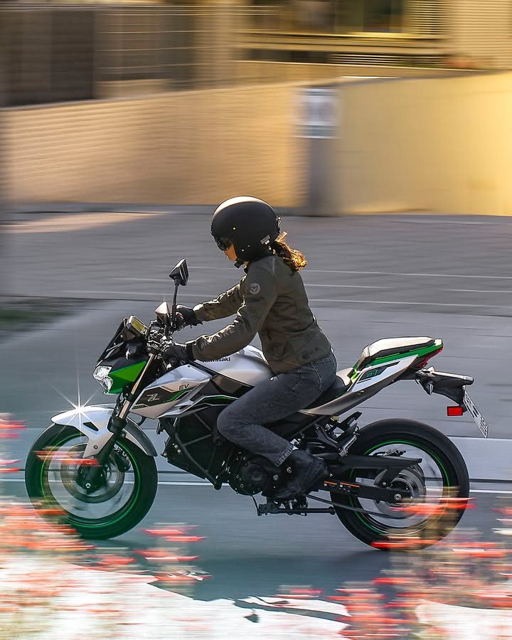 Vorschaubild für Post - 🏙️ Urban. Elektrisch. Kawasaki. ⚡
Die Kawasaki Z e-1 bringt vollelektrischen Fahrspaß in die City. Leise, emissionsfrei und perfekt für deinen Alltag als Pendler.
Gerne beraten wir dich >> https://scpl.io/4970_kawasaki_7689