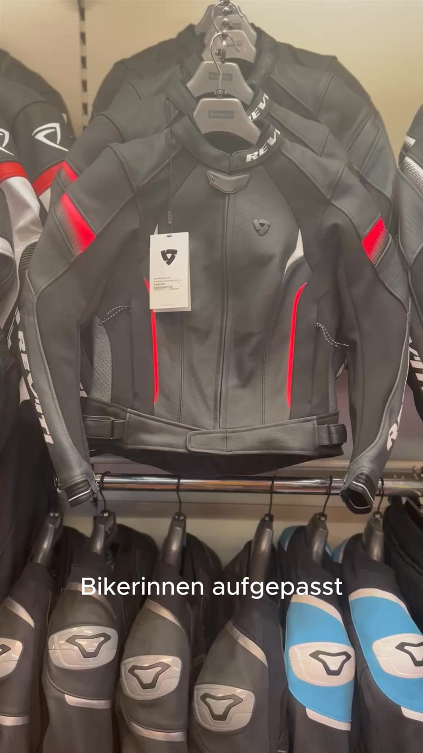 Vorschaubild für Post - 🏍️ Bikerinnen aufgepasst – eure perfekte Motorradbekleidung wartet in Meppen! 💪✨

Im Bikerzentrum Berentelg findest du auf 750 qm Verkaufsfläche alles, was dein Biker-Herz begehrt – speziell für Frauen:
🧥 Jacken – von sportlich bis tourentauglich
👖 Hosen – Leder oder Textil
🧤 Handschuhe & Stiefel in perfekter Passform

✅ Große Auswahl an Top-Marken
✅ Passgenaue Schnitte für Damen
✅ Persönliche Beratung durch unser Fachteam

💨 Komfort, Sicherheit & Style – perfekt abgestimmt auf dich und dein Bike.

📍 Bikerzentrum Berentelg – Meppener Str. 22, 49716 Meppen
🕒 Mo–Fr: 9–18 Uhr | Sa: 9–13 Uhr

👉 Vorbeikommen, anprobieren, wohlfühlen!

#BikerzentrumBerentelg #Bikerlady #Motorradbekleidung #Meppen #BikerStyle #750qmBikerpower #frauenpoweraufzweirädern #bikedaily #berentelg #biker #bikelove #onroad