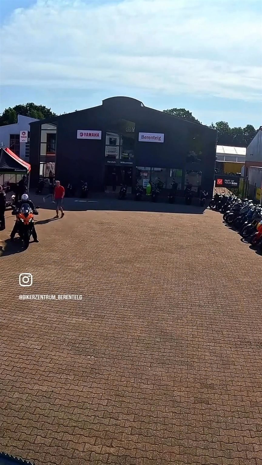 Vorschaubild für Post - ✨ Throwback zu unserem Testival! ✨
Im Juni durften wir einige von euch endlich wieder persönlich treffen – ein Highlight für uns! 🏍️🛍️
Ob beim Kleidungsshopping oder bei spannenden Testfahrten: Es war ein rundum gelungenes Erlebnis. 💯

Vielen Dank an alle, die dabei waren – ihr habt den Tag zu etwas Besonderem gemacht. 💙
Wir freuen uns schon jetzt aufs nächste Mal! 🙌

Euer Bikerzentrum Berentelg 🏍️

 #meppen #rentbike #testride #rentabike #bikedaily #berentelg #biker #bikerzentrumberentelg #bikelove #onroad #starkegebrauchte #ThrowbackThursday