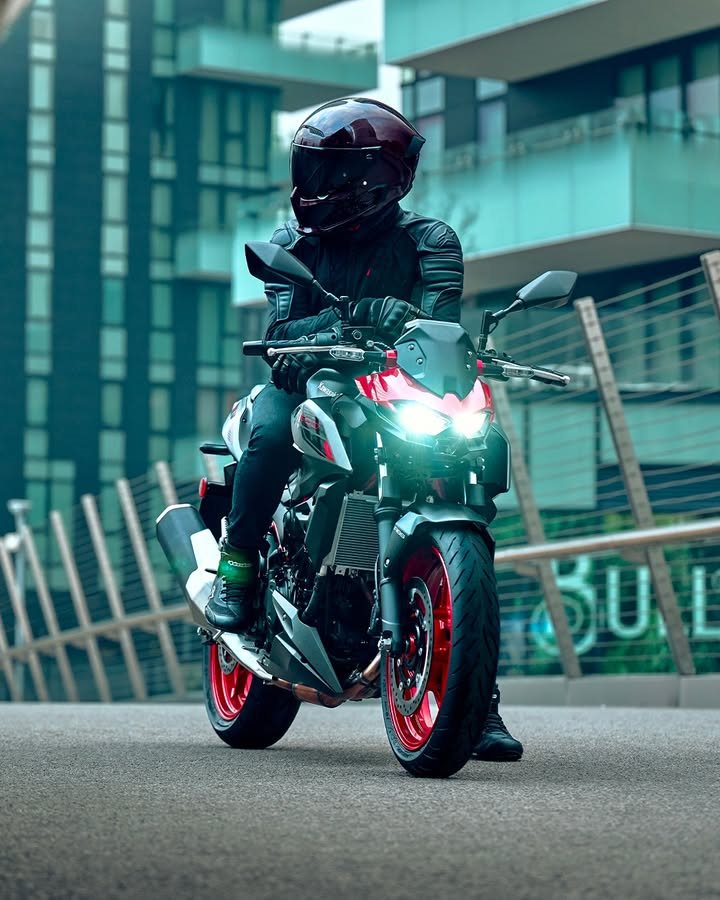 Vorschaubild für Post - Aggressives Design und aggressive Performance.
Mit der Z500 SE ziehst du alle Blicke auf dich! 👀🔥

Hol´ dir die Z500 SE als erstes Bike und profitiere vom Kawasaki Starterbonus. Gerne informieren wir dich über die Angebotsdetails >> https://www.bikerzentrum-berentelg.de