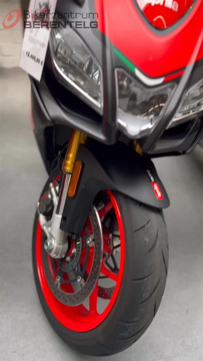 Vorschaubild für Post - 📸 Unsere Bike-Galerie 📸

Zwei starke Gebrauchte, die richtig Eindruck machen:

🔥 Kawasaki Z125 – der perfekte Einstieg ins Naked-Bike-Feeling. Kompakt, wendig und mit sportlichem Design, das sofort Bock auf die nächste Tour macht.

🏁 Aprilia RSV4 RR – pure Rennsport-DNA! Mit atemberaubender Performance und aggressivem Look ist sie gebaut für alle, die keine Kompromisse eingehen.

👉 Beide Bikes warten bei uns in der Galerie – komm vorbei und entdecke dein nächstes Fahrerlebnis!

#BikeGalerie #KawasakiZ125 #ApriliaRSV4RR #GebrauchteBikes #BikerLife #RideWithUs #berentelg #bikerzentrumberentelg #meppen #biker
