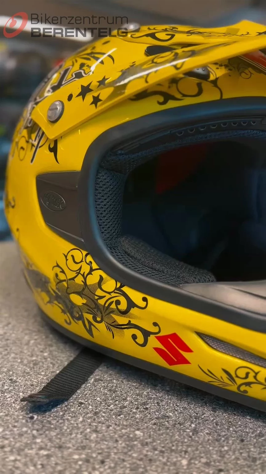 Vorschaubild für Post - 🪖 Helme mit Helmschirm – mehr als nur Style! 😎
Der Schirm schützt dich nicht nur vor Sonne 🌞, sondern auch vor Regen, Dreck und tiefstehendem Licht – besonders praktisch im Herbst oder beim Endurofahren. 💨
Aber Achtung: Bei hohen Geschwindigkeiten kann er mehr Winddruck erzeugen.
👉 Ideal also für Tourenfahrer, Offroad- und Adventure-Biker!
Natürlich auch bei uns erhältlich!
#MotorradTipps #HelmWissen #BikerLife #Enduro #AdventureRide #MotorradMythen #SicherFahren #Emsland #Meppen #berentelg #bikerzentrumberentelg