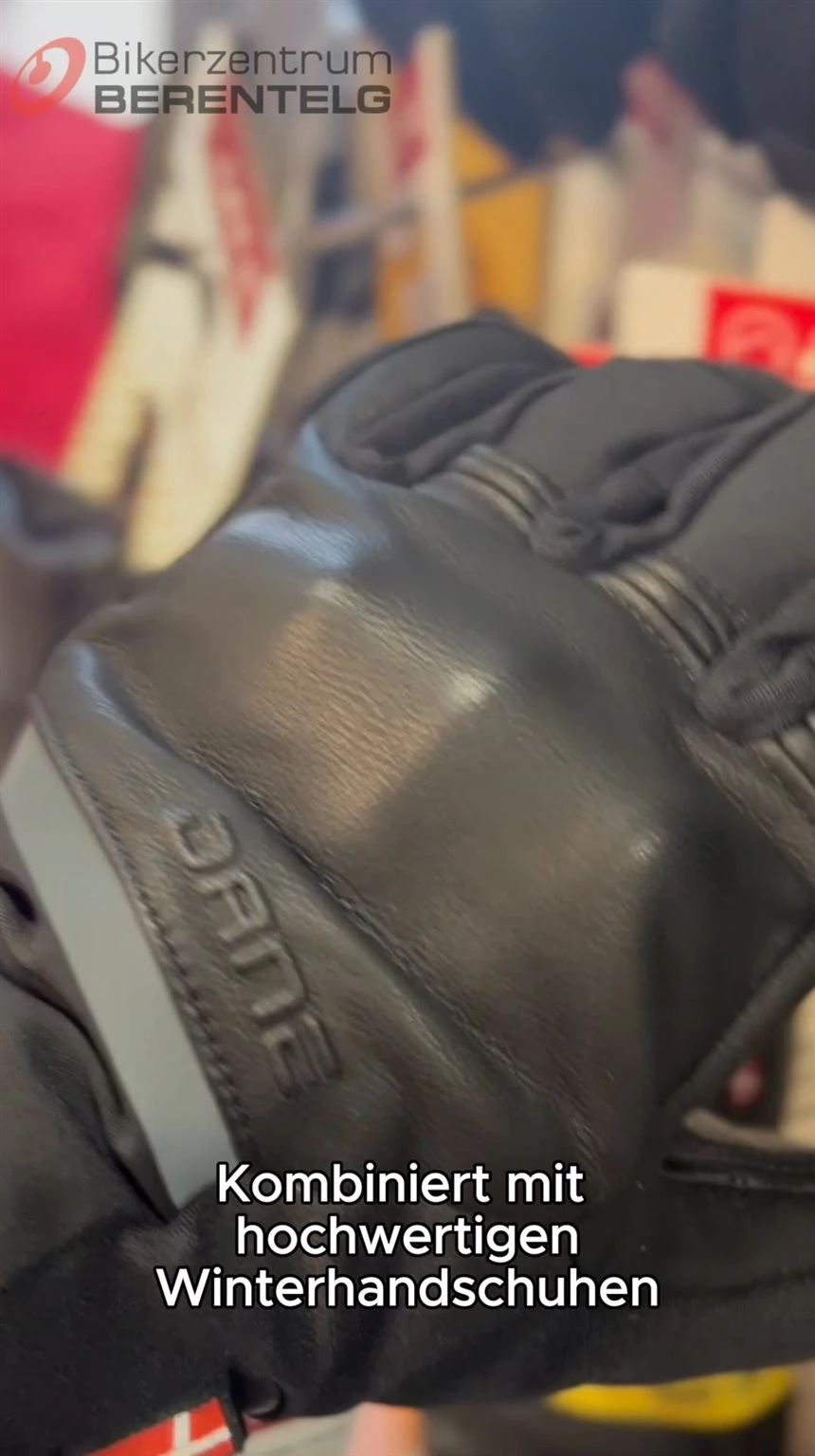 Vorschaubild für Post - ❄️ Tipp des Tages: Warme Hände! 🧤🔥
Viele unterschätzen es – aber kalte Finger reduzieren deine Reaktionszeit extrem und können im Ernstfall richtig gefährlich werden.

Ob Heizgriffe, Winter-Handschuhe oder eine clevere Kombination aus beidem: Das richtige Equipment macht im Winter den entscheidenden Unterschied.

➡️ Sorgt vor und bleibt sicher unterwegs!
Wir beraten euch gern zu passenden Handschuhen und Heizgriffen für eure Maschine.

🏍️💨 Bikerzentrum Berentelg – warm, sicher, vorbereitet.

#bikerzentrumberentelg #biker #bikedaily #meppen #motorrad #motorradbekleidung