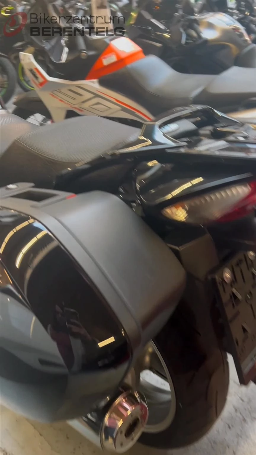 Vorschaubild für Post - Frischer Blick in unsere Bikegalerie! 🔥

Die Kawasaki ER-6N trifft auf die Yamaha FJR1300A – sportliche Agilität und tourentaugliche Power in einem Video.
Welcher Style passt zu dir?

 #bikerzentrumberentelg #onroad #bikelove #emsland #starkegebrauchte