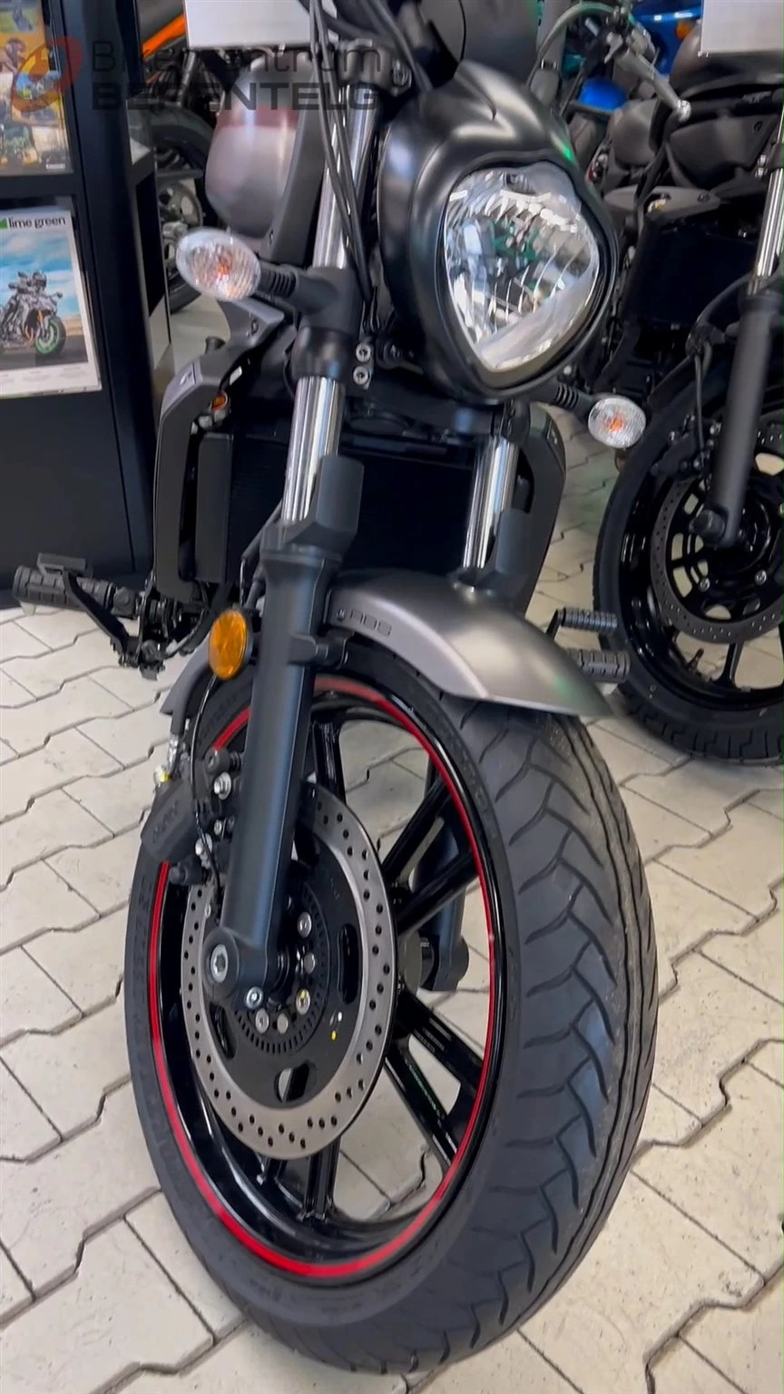 Vorschaubild für Post - ❓ Errate das Bike!
Ein brandneues Bike mit 649 ccm, moderner Technik und ganz eigenem Style.
Und nein – das hier ist nicht einfach nur ein Cruiser. 👀🔥

Elegant, kraftvoll, individuell anpassbar …
Na, welcher Motorrad-Typ steckt dahinter? 😏🏍️

👉 Schreib’s in die Kommentare!

#erratedasbike #guessbike #bikerzentrumberentelg #motorrad #cruiserlife #bikercommunity