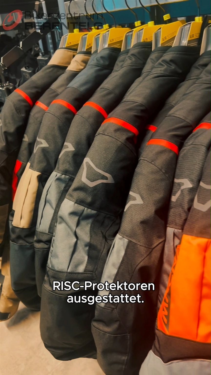 Vorschaubild für Post - 🧥Warum wir diese Jacke oft empfehlen? Eine Jacke. Jede Wetterlage. 🌦
Die Rancher 2.0 ist die vielseitige Tourenjacke für wechselnde Bedingungen und ganzjährigen Einsatz.

Die feste Raintex ML-Membran ist wasserdicht, angenehm zu tragen und mit Air Scoop™ ausgestattet – für bessere Belüftung ohne Kompromisse beim Wetterschutz.
Das herausnehmbare Thermofutter sorgt für Flexibilität bei jeder Temperatur.

Mehr Komfort durch Easy Cuff™, sichere Verbindung zur Hose dank Verbindungsreißverschluss und ein robuster Coat Hanger für den Alltag.
Belüftung an Brust, Ärmeln und Rücken sowie Reflexelemente erhöhen Fahrkomfort und Sichtbarkeit.

Ausgestattet mit CE-Level-1 R.I.S.C.™-Protektoren an Schultern und Ellbogen.
Ein R.I.S.C.™-Rückenprotektor kann optional nachgerüstet werden.

Rancher 2.0 – funktional, komfortabel, bereit für jede Tour. 

#Rancher20 #MotorradTouring #AllwetterJacke #Motorradbekleidung #Tourenfahrer #bikerzentrumberentelg