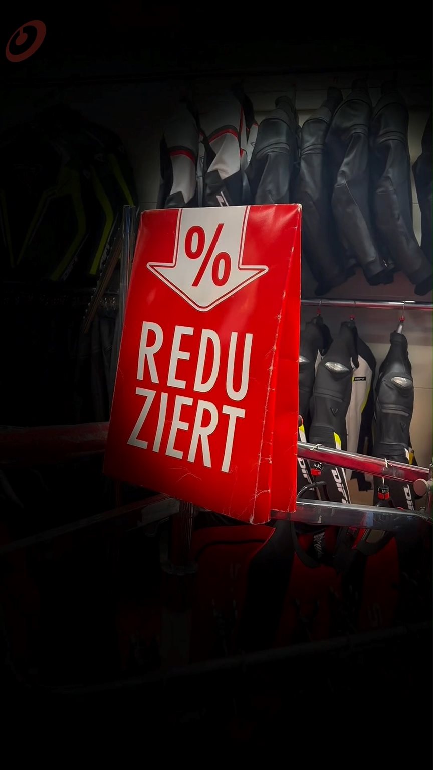 Vorschaubild für Post - Gleicher Schutz. Neuer Preis.

Die Saison 2026 kommt schneller, als man denkt.
Wer früh plant, fährt entspannter – und spart.

In unseren Sales-Regalen findet ihr aktuell richtig gute Angebote:

👕Shirts
👖Hosen
🧥Jacken
🪖Helme

Bewährte Qualität, voller Schutz – nur zum besseren Preis.
Ideal, um sich jetzt schon für die nächste Saison auszurüsten.

📍 Kommt vorbei und schaut euch in Ruhe um.
⏳ Wenn weg, dann weg.
Gilt nur, solange der Vorrat reicht.

#bikerzentrumberentelg #motorradbekleidung #750qmbikerparadies #motorrad #onroad #biker #emsland #saferoad