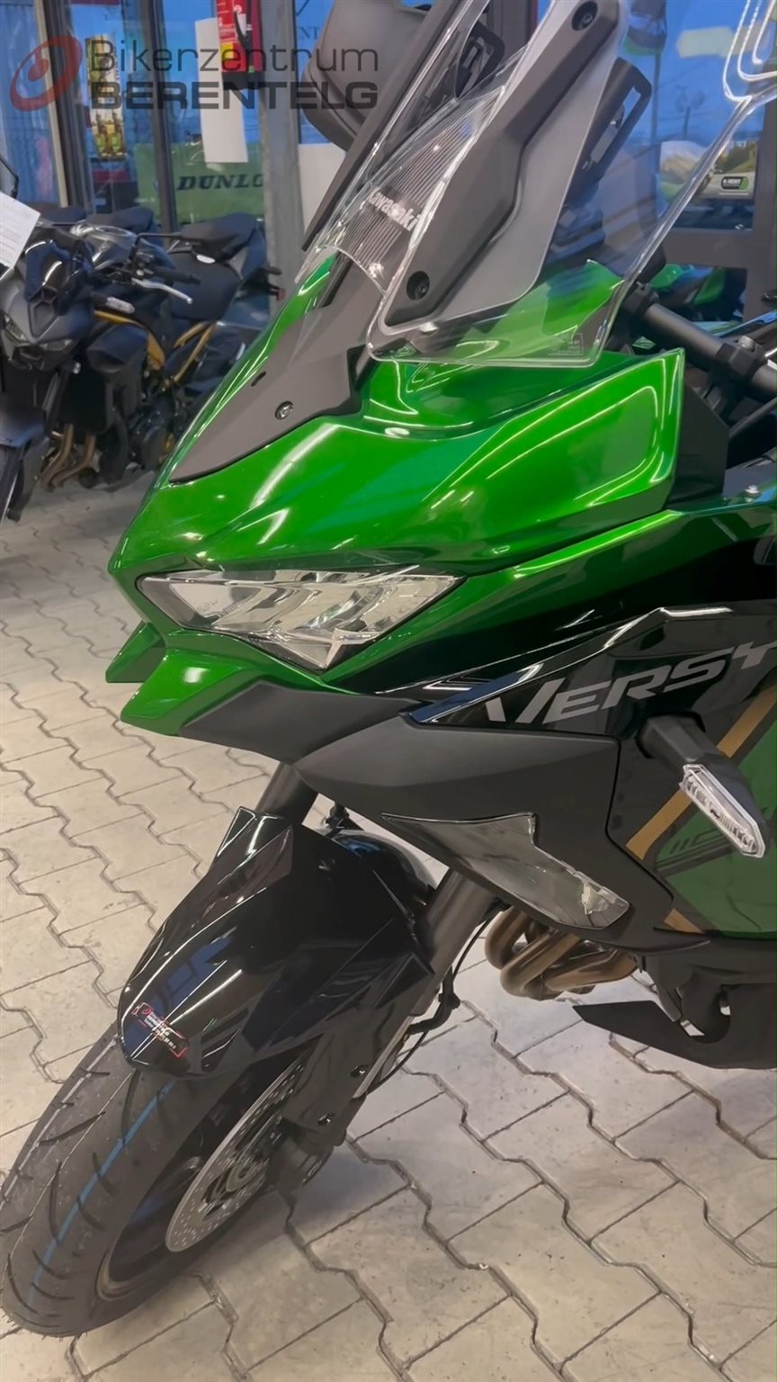 Vorschaubild für Post - Wir haben sie: Die Versys 1100 SE 2026 ist da!

Langstrecke. Alltag. Abenteuer.
Komfort und Kontrolle für jede Fahrt.

📍 Jetzt bei uns im Haus.
Anschauen. Probe sitzen. Losfahren.

#kawasaki #versys1100se #bikerzentrumberentelg #kawasakiversys