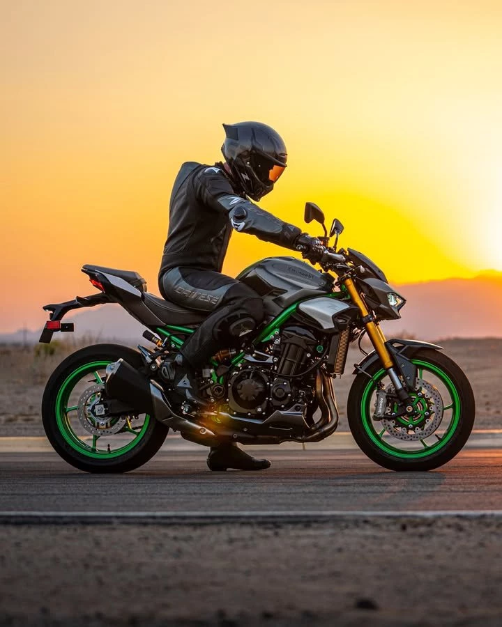 Vorschaubild für Post - Es fühlt sich fast schon nach Sommer an, höchste Zeit, über dein nächstes Bike nachzudenken. ☀️

Wusstest du, dass es die Kawasaki Z900 auch in einer 70-kW-Variante (für A2 Führerscheininhaber) gibt? 👀

Du möchtest mehr erfahren? Schreibe uns gerne oder komm direkt bei uns vorbei. Wir beraten dich gerne!

 https://www.bikerzentrum-berentelg.de

#KawasakiDeutschland #LetTheGoodTimesRoll #KawasakiZ900 #Z900
