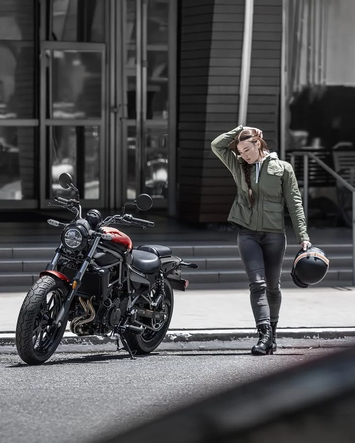 Vorschaubild für Post - Happy Mother’s Day an alle (Biker-)Moms da draußen! 🌸🏍️
Ob auf zwei Rädern oder im Alltag – ihr seid echte Vorbilder. 🤘
Heute feiern wir euch!
