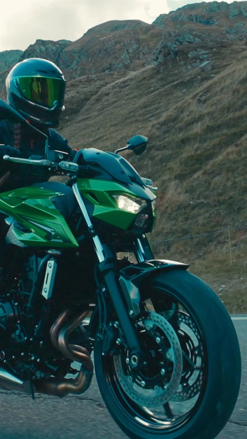 Vorschaubild für Post - Style trifft Performance. 🏍️🔥
Z650 S – gemacht für deinen Alltag.

Zeit, selbst aufzusteigen. 🤘
Entdecke bei uns dein nächstes Bike  https://www.bikerzentrum-berentelg.de