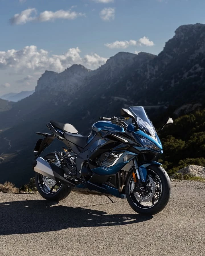 Vorschaubild für Post - Sport oder Touring? Warum nicht beides. 🏍️💨
Die Ninja 1100SX SE vereint kraftvolle Performance mit erstklassigem Komfort – perfekt für lange Strecken und dynamische Fahrten.

Bereit für den nächsten Schritt? 🤘 https://www.bikerzentrum-berentelg.de