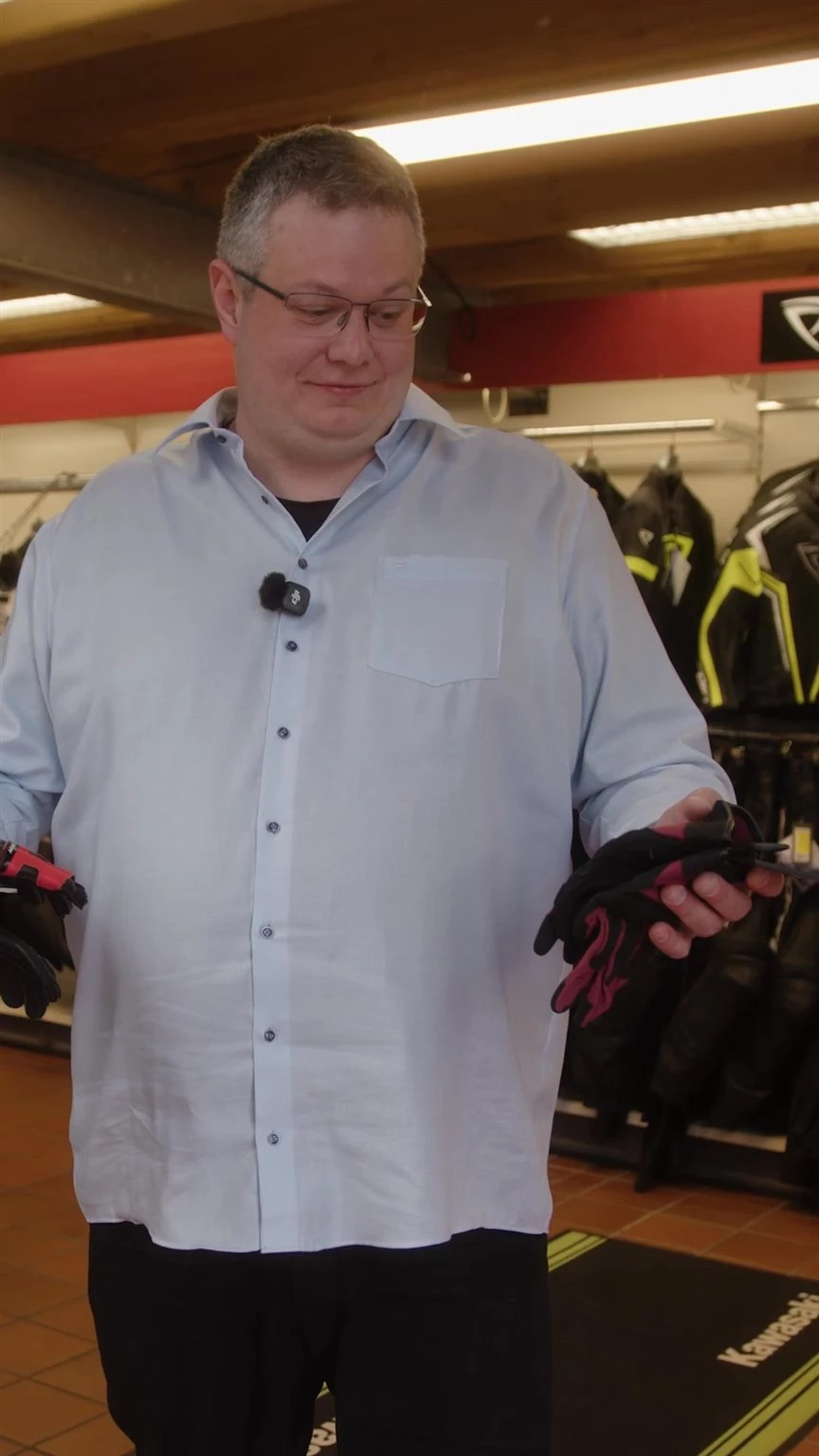Vorschaubild für Post - Das vergessen die meisten beim Bikekauf. 🪖
Helm. Jacke. Hose. Handschuhe. Stiefel.
Alles, was du wirklich brauchst – gibt's bei uns direkt dazu.
Kein extra Shop. Kein extra Aufwand. Komplett ausgerüstet vom Kauf bis zur ersten Ausfahrt. 🤙

📍 Bikerzentrum Berentelg | Meppen 🔗 Link in Bio

#Bikerzentrum #Berentelg #Motorrad #Biker #Motorradbekleidung #Helm #Kawasaki #Yamaha #KTM #Gasgas #Motorradhandel #Meppen #Bikergear #ridesafe