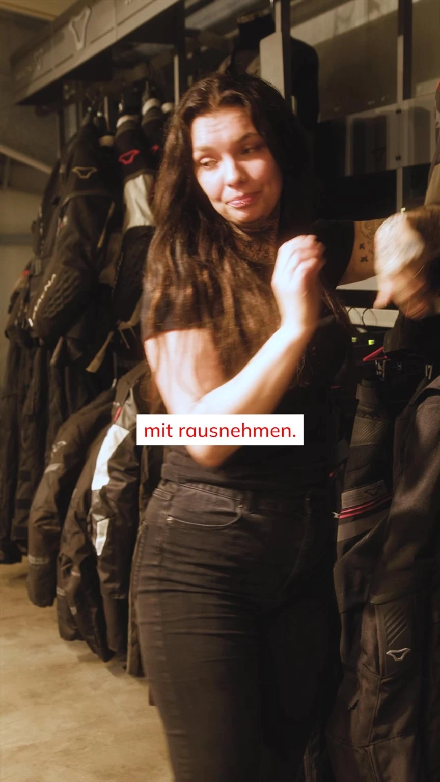 Thumbnail for post - Die richtige Jacke kaufen – so geht's. 🏍️
Frag dich das VOR dem Kauf:
→ Wann fährst du? (Saison / Jahreszeit) → Wie lange fährst du? (Pendler vs. Tourenfahrer) → Bei welchem Wetter? (Nur trocken oder auch Regen?)
Wer das weiß, kauft einmal richtig – und bereut es nicht. Wir haben die Auswahl und helfen euch gerne beim Finden der perfekten Jacke. 💪
Kommt vorbei oder schreibt uns! 👇

📍 Bikerzentrum Berentelg | Meppen

#Bikerzentrumberentelg#Motorradjacke #Motorradbekleidung #Biker #Motorrad #Meppen #RideSafe #Kawasaki #Yamaha #KTM