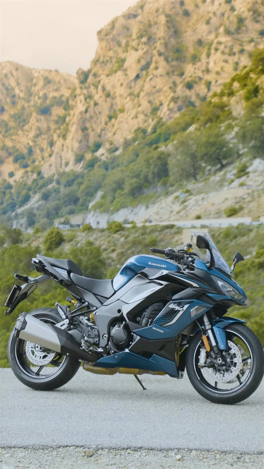 Vorschaubild für Post - Sportlich, komfortabel und bereit für jedes Abenteuer. ✈️🏍️
Die Ninja 1100SX verbindet dynamische Performance mit Langstreckenkomfort und macht sowohl auf kurvigen Landstraßen als auch auf großen Touren eine hervorragende Figur.
Wo würde deine nächste Reise hingehen?
Besuche uns und entdecke die Sporttouring-Welt von Kawasaki.
https://www.bikerzentrum-berentelg.de