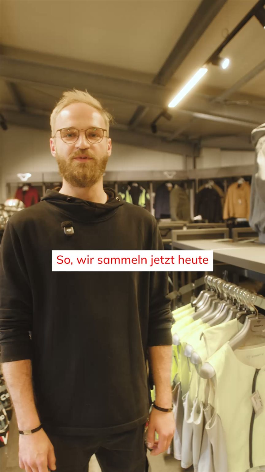 Vorschaubild für Post - Chef gegen Mitarbeiter – wer stylt das geilere Motorrad-Outfit? 🏍️🔥
Gleiche Zeit, gleicher Laden, ein Ziel: das beste Komplett-Outfit zusammenstellen.
Wer hat am Ende den besseren Look? 😏
👀 Schau's dir an – und entscheide DU:
👉 Team Chef oder Team Mitarbeiter?
Schreib's uns in die Kommentare! 👇
Und falls du dein eigenes Outfit aufpolieren willst – komm vorbei, wir haben die Auswahl. 👊