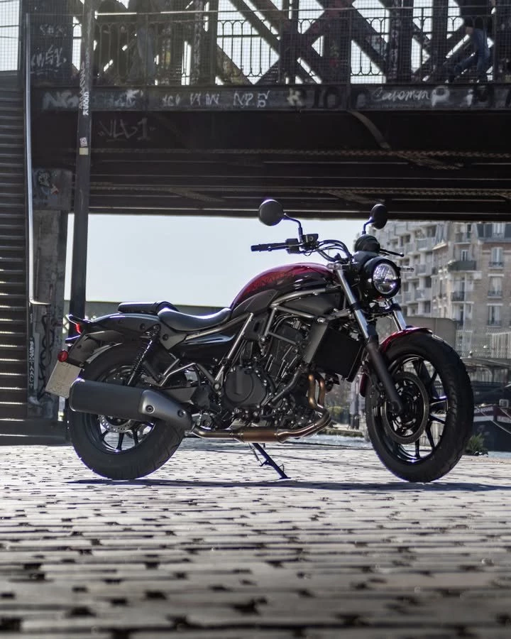 Vorschaubild für Post - Großstadt oder Feierabendrunde? Warum nicht beides? 😎

Die Kawasaki Eliminator 500 verbindet entspanntes Cruiser-Feeling mit modernem Design und macht jede Fahrt zum Ausbruch aus dem Alltag.

Wohin würde deine erste Tour mit ihr führen?
 https://scpl.io/4970_kawasaki_9906
