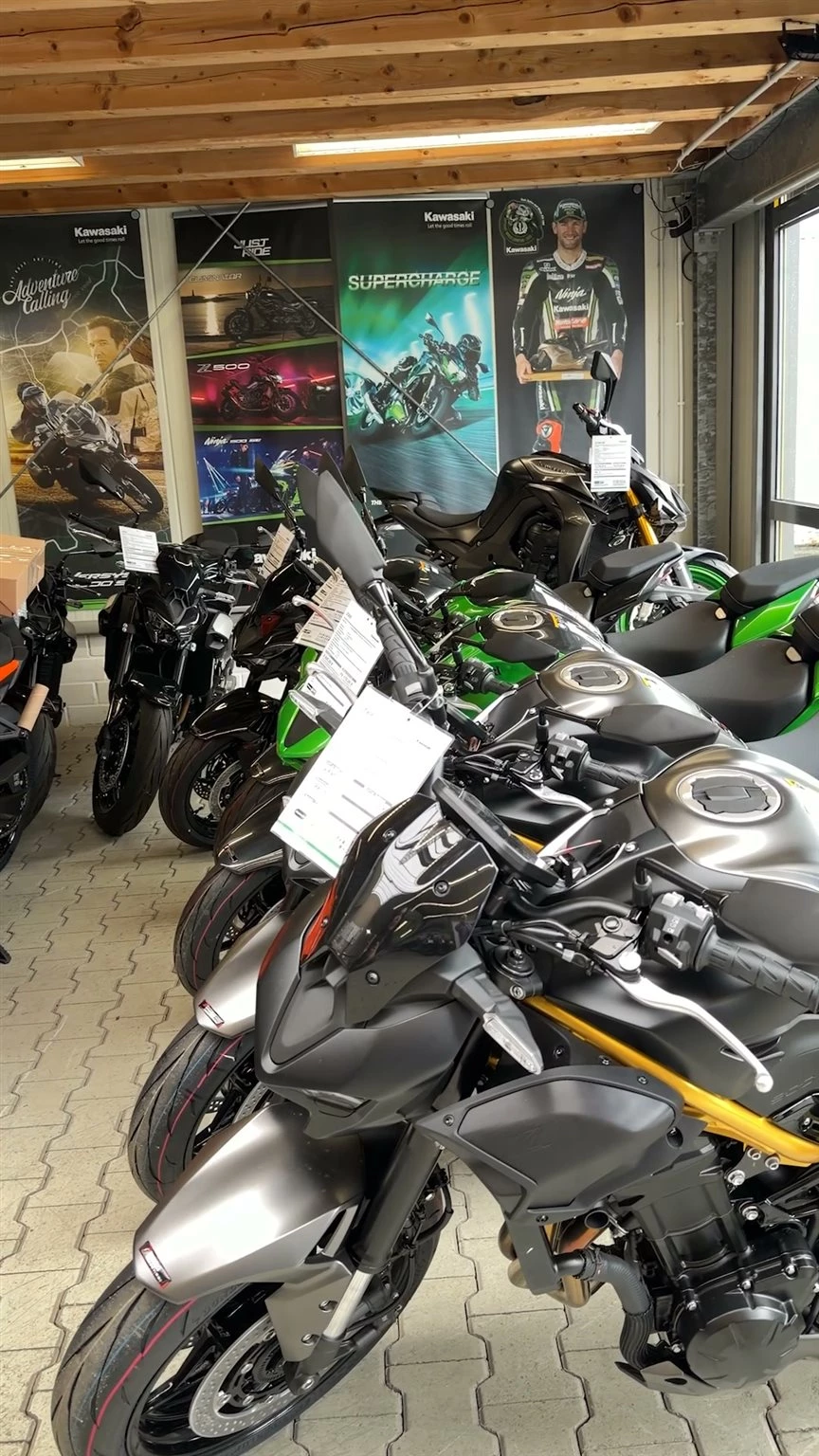 Vorschaubild für Post - Chef: „Zeig mal den Laden auf Instagram."
Ich: 😐
…hier ist der Laden.
Folgt uns. Damit er aufhört zu fragen. 🙏
📍 Bikerzentrum Berentelg | Meppen
🔗 Link in der Bio
#BikerzentrumBerentelg #Motorrad #Meppen #Biker