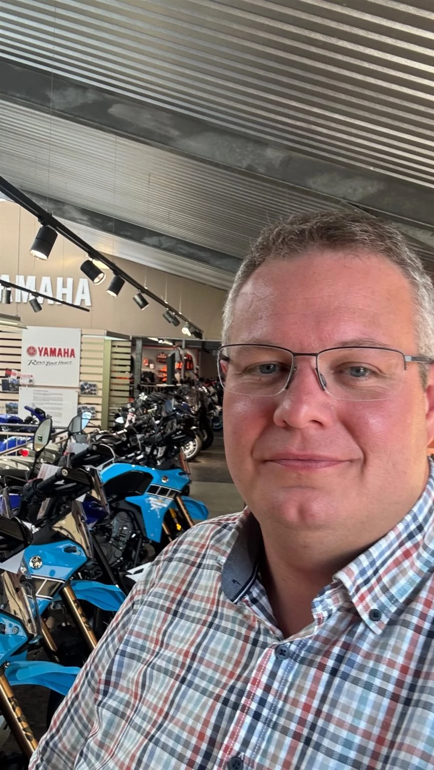Vorschaubild für Post - 🧼 Motorräder zum Strahlen bringen? Dann suchen wir genau dich!

Zur Verstärkung unseres Teams suchen wir einen Aufbereiter (m/w/d).

Zu deinen Aufgaben gehören die professionelle Fahrzeugaufbereitung, die Pflege unserer Neu- und Gebrauchtmotorräder sowie die Vorbereitung der Bikes für die Auslieferung.

Du arbeitest sorgfältig, hast ein Auge fürs Detail und möchtest Teil eines motivierten Teams werden? Dann freuen wir uns auf deine Bewerbung!

📍 Bikerzentrum BERENTELG | Meppen

👉 Bewirb dich

#Jobs #Meppen #Aufbereiter #Karriere #BikerzentrumBerentelg