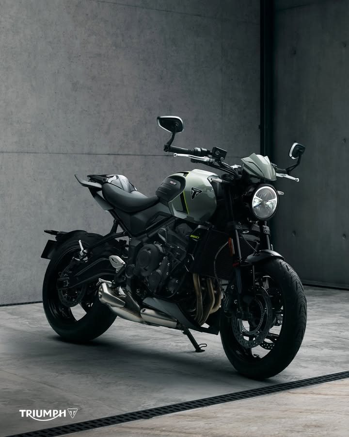 Vorschaubild für Post - Auch in Stone Grey fällt die neue Trident 660 überall auf. 🔥
In insgesamt drei Farben bei uns bestellbar!

>> https://www.triumph-neureichenau.de/de <<