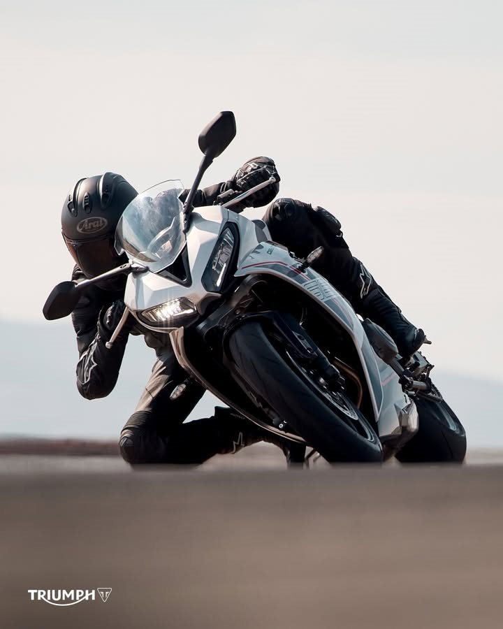 Vorschaubild für Post - Die neue Daytona 660 ist jetzt bei uns bestellbar!

Erlebe die explosive Kraftentfaltung im mittleren Drehzahlbereich und den Rausch im oberen Tourenbereich: 
Das ist die typische Triple-Power, gepaart mit einem markanten Sportdesign und einer puristischen Daytona-Linie mit unübertroffener Liebe zum Detail.⁣

>> https://www.triumph-neureichenau.de/de <<