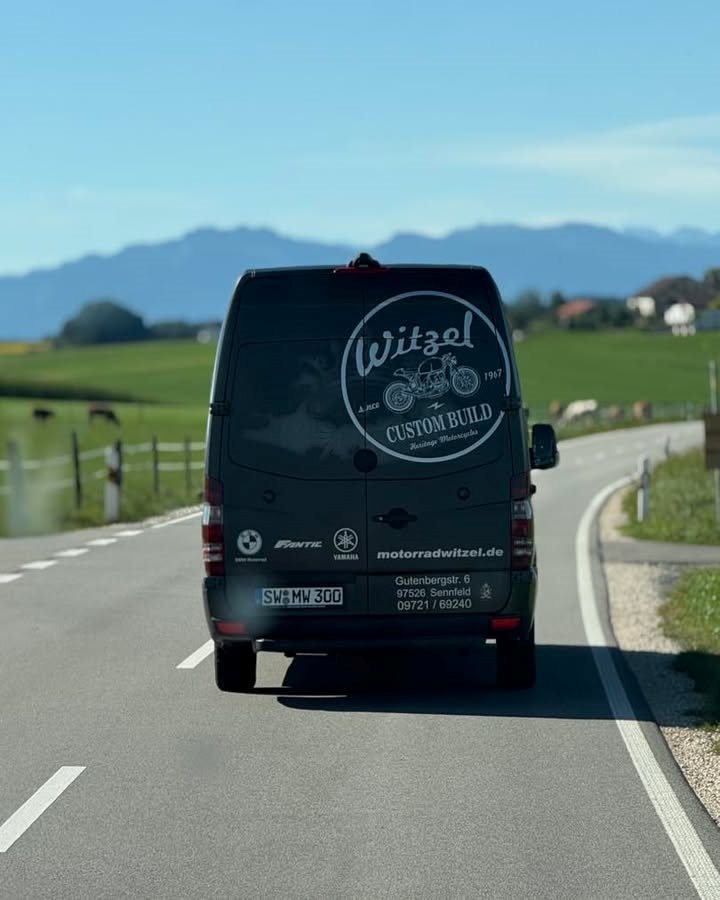 Vorschaubild für Post - 👉🏻Tag 2 startet – nach einem bewegenden Abschluss von Tag 1 im Gottesdienst in Altötting. 🙏😇

Jetzt rollen wir weiter in Richtung Brennerpass 🏔️, Ziel ist die wunderschöne Stadt Verona 🇮🇹.

JESUS BIKER International
BMW Motorrad Deutschland

#witzelcustombuild #MotorradWitzel #papstleoxiv #altötting #verona #rom #BMWMotorrad #pabsttransport