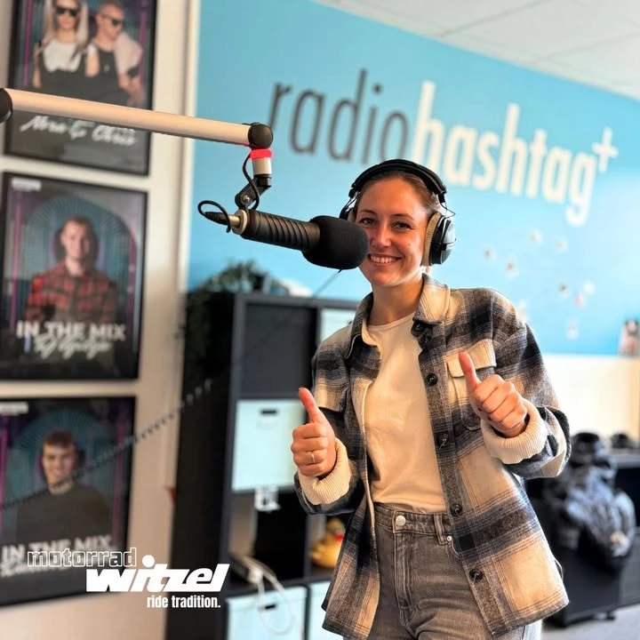 Vorschaubild für Post - 🎙️ Heute waren wir zu Gast bei @radio_hashtagplus und @radio_primaton! 🚀
Im Fokus: Unser Rückblick auf das 𝐏𝐚𝐩𝐬𝐭 𝐁𝐢𝐤𝐞 𝐁𝐌𝐖 𝐑 𝟏𝟖 🏍️✨ und die spektakuläre Auktion für 𝟏𝟑𝟎.𝟎𝟎𝟎 € für den guten Zweck💶🔥 – Adrenalin pur! 😎💥
👉Seid gespannt auf das tolle Interview 🎧 und ein riesiges Dankeschön an 𝐋𝐞𝐨𝐧, 𝐋𝐨𝐢𝐬𝐥 𝐮𝐧𝐝 𝐌𝐚𝐫𝐜𝐮𝐬 – das beste Radio-Team EVER! 🙌❤️
@djmbbrown POPE LEO XIV
#BMWR18 #PapstBike #MotorradLiebe #Auktion #RadioTalk #BikeFans #AdrenalinPur #MotorradLifestyle #R18Magic #BestRadioTeam #Schweinfurt #MotorradWitzel