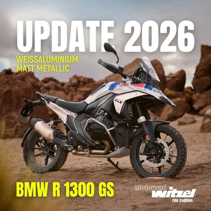 Vorschaubild für Post - 𝐌𝐨𝐝𝐞𝐥𝐥𝐣𝐚𝐡𝐫 𝟐𝟎𝟐𝟔. Die GS entwickelt sich weiter.

Für das Modelljahr 2026 fließen gezielte Modellpflegemaßnahmen in das BMW Motorrad Programm ein – und die BMW R 1300 GS setzt dabei ein klares Zeichen.

🔥Neu:
Die Ausstattungsvariante Trophy in der markanten Farbstellung
𝐖𝐞𝐢𝐬𝐬𝐚𝐥𝐮𝐦𝐢𝐧𝐢𝐮𝐦 𝐌𝐚𝐭𝐭 𝐦𝐞𝐭𝐚𝐥𝐥𝐢𝐜 

Technisch. Hochwertig. Unverkennbar GS.
Ein Look, der zeigt, dass Abenteuer nicht laut sein müssen – nur konsequent.

👉 𝐖𝐢𝐞 𝐠𝐞𝐟ä𝐥𝐥𝐭 𝐝𝐢𝐫 𝐝𝐢𝐞 𝐧𝐞𝐮𝐞 𝐓𝐫𝐨𝐩𝐡𝐲-𝐅𝐚𝐫𝐛𝐞?

#BMWMotorrad #R1300GS #Trophy2026 #Modelljahr2026 #GSSpirit #adventurelıfe #MotorradWitzel