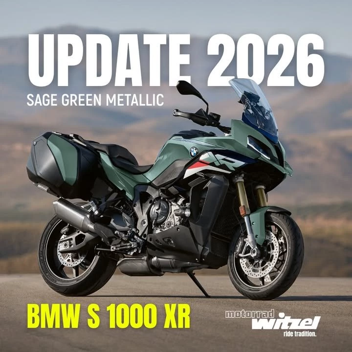 Vorschaubild für Post - 𝗠𝗼𝗱𝗲𝗹𝗹𝗷𝗮𝗵𝗿 𝟮𝟬𝟮𝟲 – 𝗻𝗲𝘂𝗲𝗿 𝗟𝗼𝗼𝗸 𝗳ü𝗿 𝗱𝗶𝗲 𝗕𝗠𝗪 𝗦 𝟭𝟬𝟬𝟬 𝗫𝗥.

Auch die Sporttourerin im Programm bekommt für 2026 frische Farbakzente, die ihre Performance-DNA perfekt unterstreichen:

👉 𝗦𝗮𝗴𝗲 𝗚𝗿𝗲𝗲𝗻 𝗺𝗲𝘁𝗮𝗹𝗹𝗶𝗰 – kraftvoll, modern und kompromisslos präsent auf der Straße.

Mit dem neuen Look zeigt die 𝗦 𝟭𝟬𝟬𝟬 𝗫𝗥 einmal mehr, dass sportliches Touring nicht nur Leistung, sondern auch Stil bedeutet. Klar definiert, hochpräzise lackiert – und bereit, jede Straße zu erobern. 

👉 𝗪𝗮𝘀 𝗺𝗲𝗶𝗻𝘀𝘁 𝗱𝘂: eher souverän-zentriert oder aggressiv-sportlich? 

#BMWMotorrad #MotorradWitzel #S1000XR #Modelljahr2026 #SageGreen #Sporttouring #AdventureSport #RideYourWay