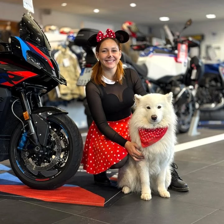Vorschaubild für Post - 🎉🎭 HELAU, ihr Jecken! 🎭🎉

Heute wird bei uns nicht gearbeitet – heute wird gefeiert! 🥳✨ Konfetti in die Luft, Kostüm an und Sorgen aus dem Kopf! 🎊🦸‍♀️🕺

Ob im Büro, auf der Straße oder zu Hause – lasst uns gemeinsam lachen, tanzen und das Leben feiern! ❤️‍🔥 Denn heute zählt nur eins: Gute Laune & jede Menge Spaß! 🍻🎶🏍️

Also: Wer ist schon im Kostüm unterwegs? 👀👇
Zeigt her eure Verkleidungen! 🎉📸

#Helau #MotorradWitzel #Schweinfurt #Fasching #JeckenZeit #Feierlaune #Konfetti #GuteStimmung #NärrischeZeit 🎭✨