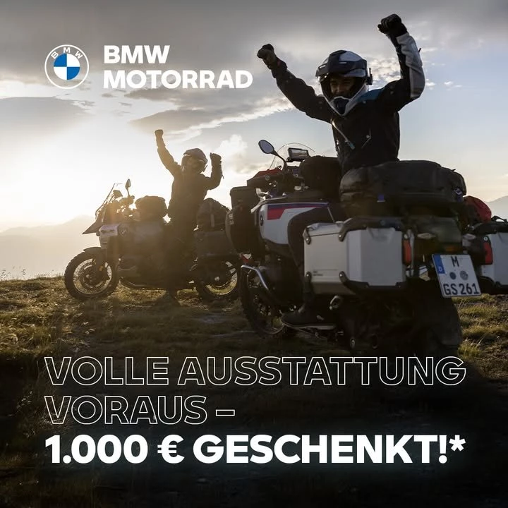 Vorschaubild für Post - VOLLE AUSSTATTUNG VORAUS –
1.000 € GESCHENKT!*

Jede Tour beginnt mit einem Gefühl – und dem richtigen
Equipment. Hol Dir jetzt Dein neues BMW Bike und starte
mit Fahrerausstattung oder Zubehör im Wert von 1.000 €
gratis* direkt ins nächste Abenteuer.

*Nachlass gilt auf Original BMW Motorrad Zubehör oder Fahrerausstattung im
Wert von mind. 1.000 € UPE brutto in Kombination mit dem Kauf eines BMW
Motorrad Lagerfahrzeuges Modelljahr 2025 oder älter und Kundenauslieferung bis
30.06.2026. Ausgenommen BMW C 400 X, BMW C 400 GT, BMW F 900 R/A2,
BMW CE 02 AM. Druckfehler, Irrtümer und Änderungen vorbehalten.
Nur solange der Vorrat reicht und bei teilnehmenden BMW Motorrad Händlern.

#MakeLifeARide #BMWMottorad #Fahrerausstattung