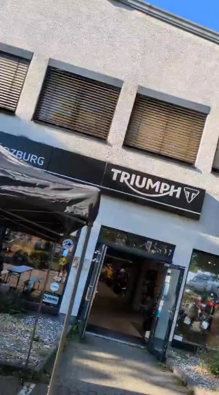 Vorschaubild für Post - Es ist angerichtet! Wir freuen uns euch heute zu den Triumph Test-Rides begrüßen zu dürfen. Geführte Touren mit unserem Kollegen Daniel. Anmeldung, solange Plätze frei, noch vor Ort möglich. Dazu fränkische Rostbratwurst. Und als Sahnehäubchen Abverkauf der Demo-Flotte zu sehr attraktiven Preisen.